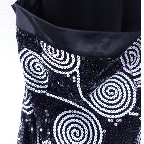 Cache Sequin Black & White, Swirl - Mini Halter Dress. Size 6 - Picture 7 of 8